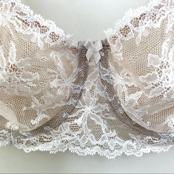 Vintage Victoria Secret White Lace Bra and Throng Panty Lingerie Set Sz 34D/M - Picture 4 of 12